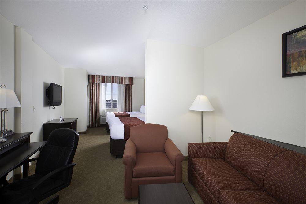 Comfort Suites Tampa Airport North Extérieur photo