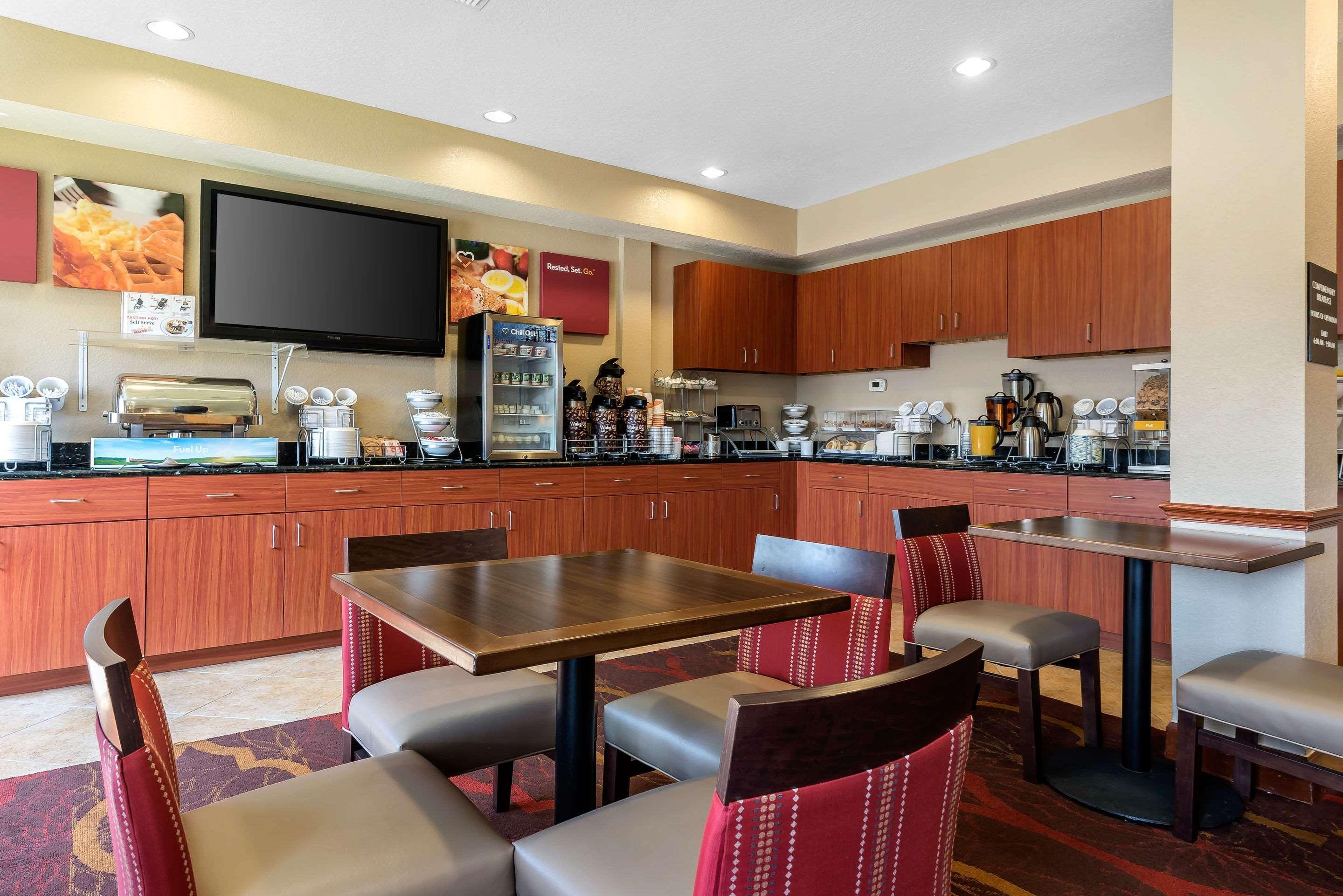 Comfort Suites Tampa Airport North Extérieur photo