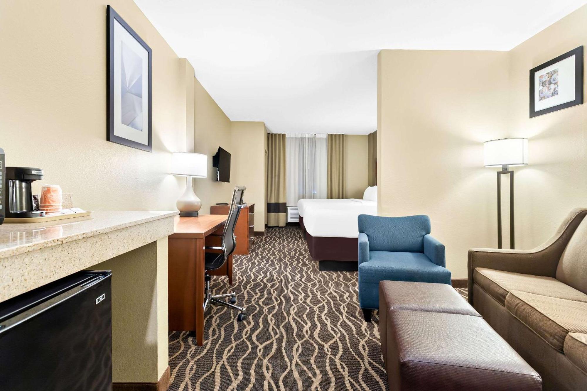 Comfort Suites Tampa Airport North Extérieur photo